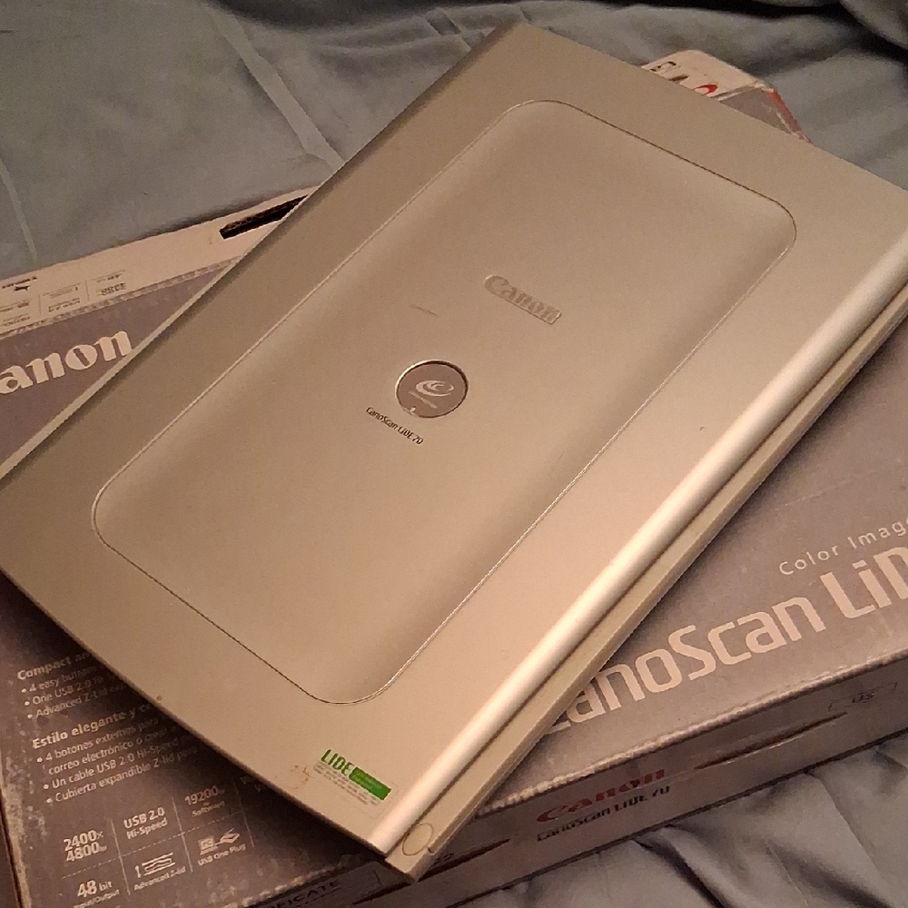 Canon CanoScan LiDE in Metallic Silver